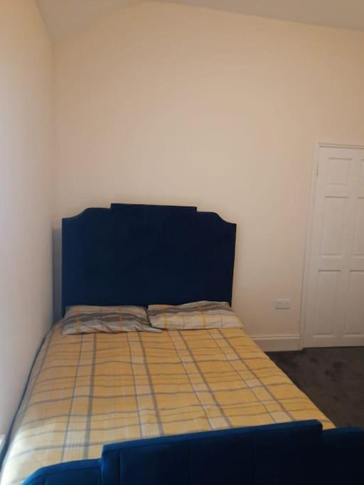 Lovely Bedroom With Shared Kitchen & Bathroom Free Parking Walsall Exterior foto